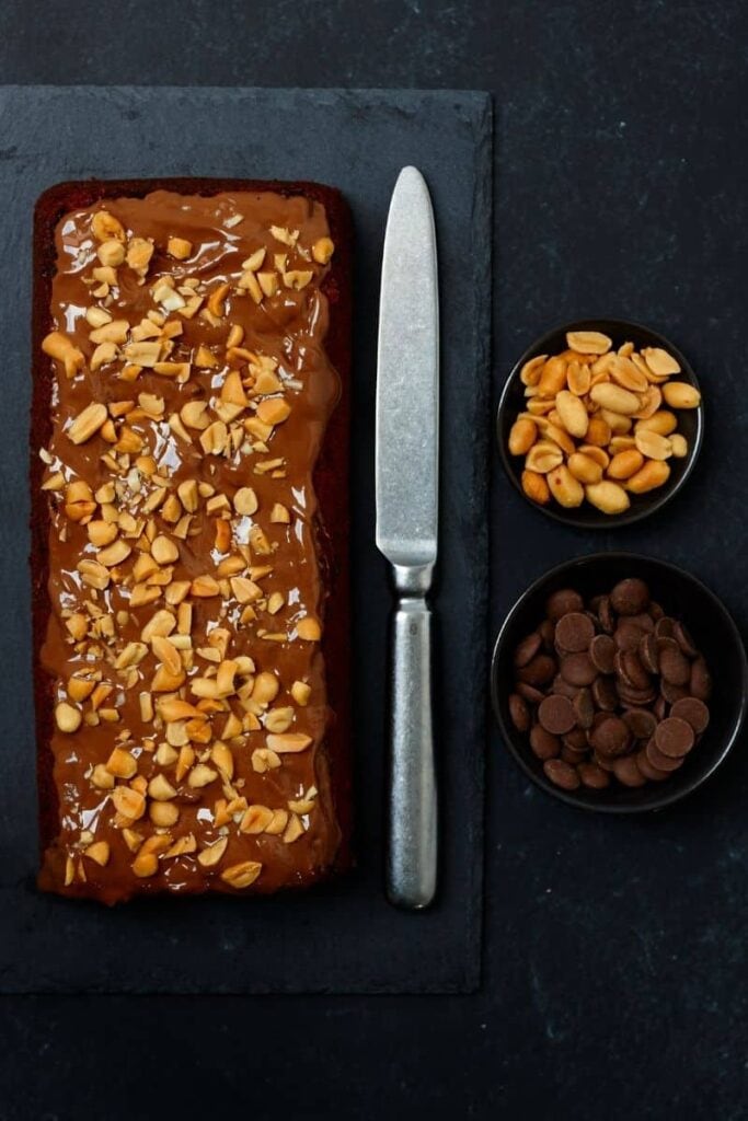 Banankage med peanuts